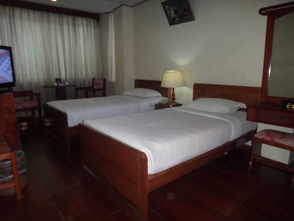 Chit Sayar Hotel Yangon Exterior photo