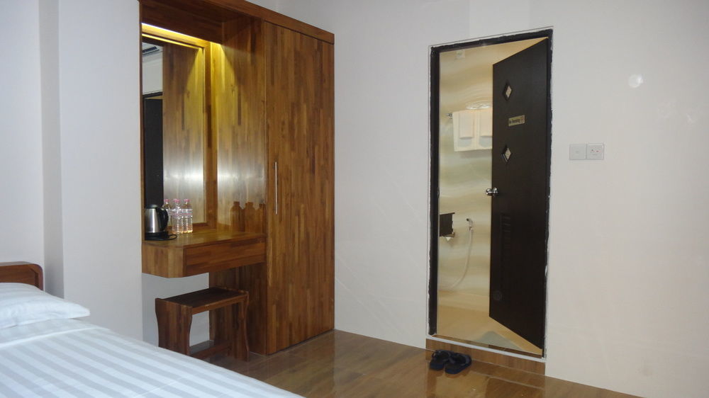 Chit Sayar Hotel Yangon Exterior photo